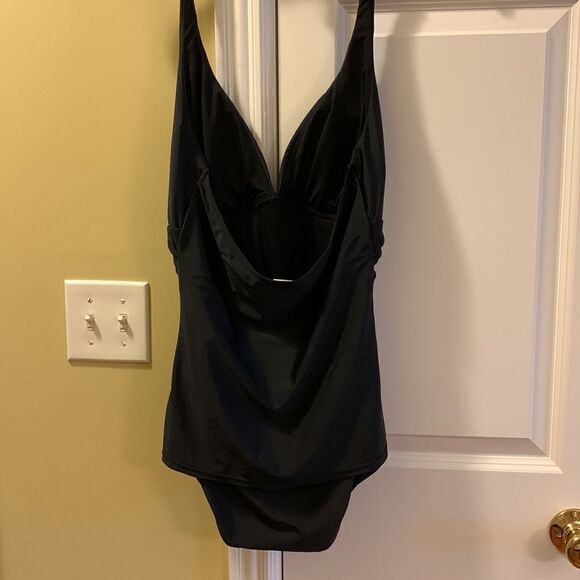 Hilor One piece Size 10 black swimsuit with fully skirted ruched overlay - Picture 2 of 9
